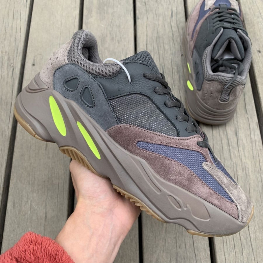 Yeezy Boost 700 ' Mauve '