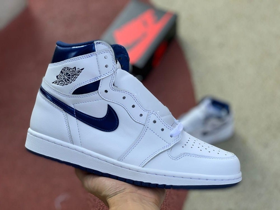 Jordan 1 Retro High OG ' Metallic Navy '