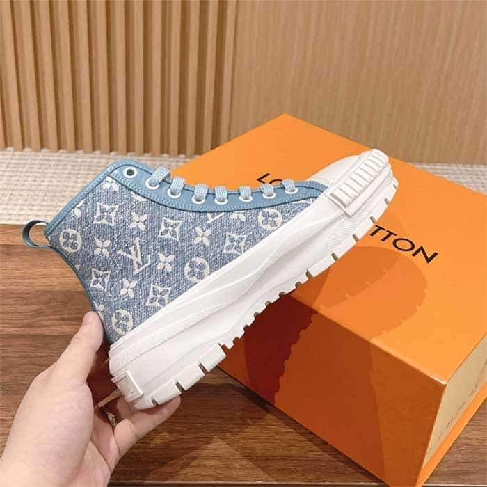 Wmns Squad Sneaker High Top