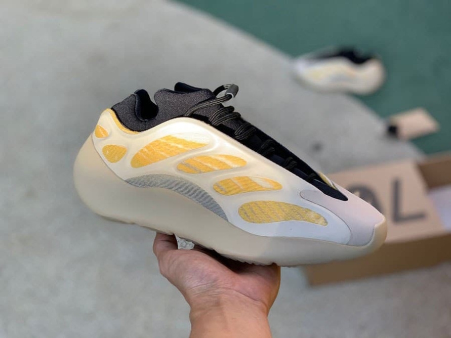 Yeezy 700 V3 ' Safflower '