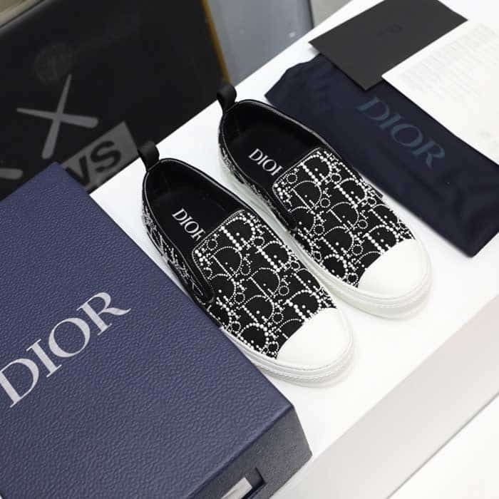 B23 Slip On Low Top Sneaker Metal Logo
