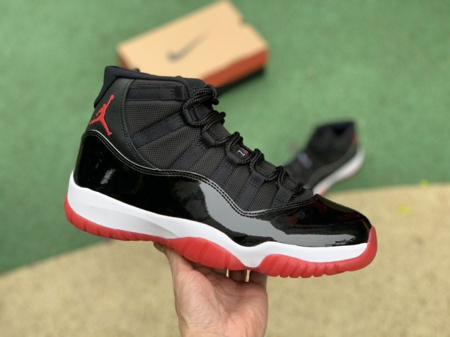 Jordan 11 Retro ' Bred '