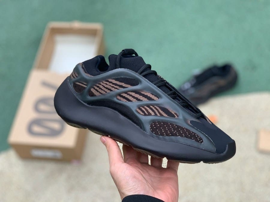 Yeezy 700 V3 ' Clay Brown '