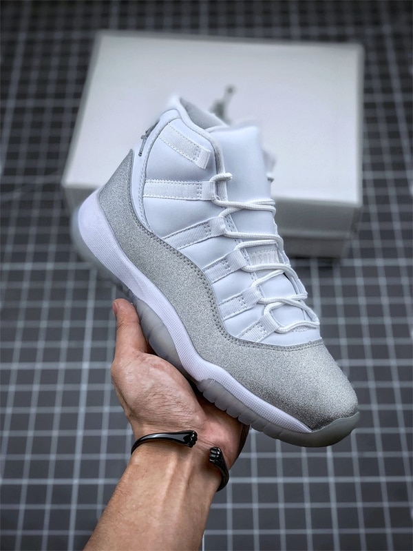 Jordan 11 ' Metallic Silver