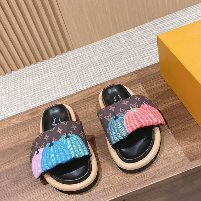 Wmns Pool Pillow Flat Comfort Mule x Yayoi Kusama