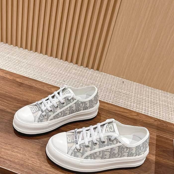 Wmns Walk ' N ' Low Top Platform Sneaker