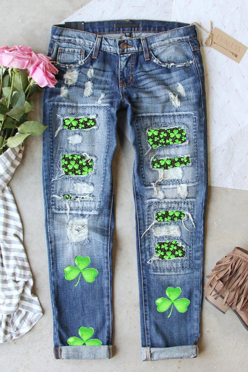 Clover Straight Ripped Jeans。