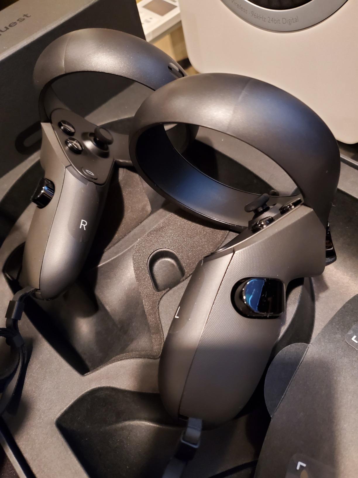 Oculus Quest All-in-one VR Gaming Headset – 64GB