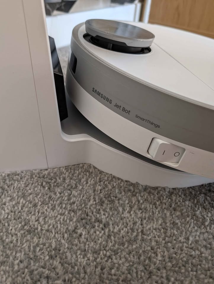Samsung Jet Bot+ Robotic vacuum With Clean Station