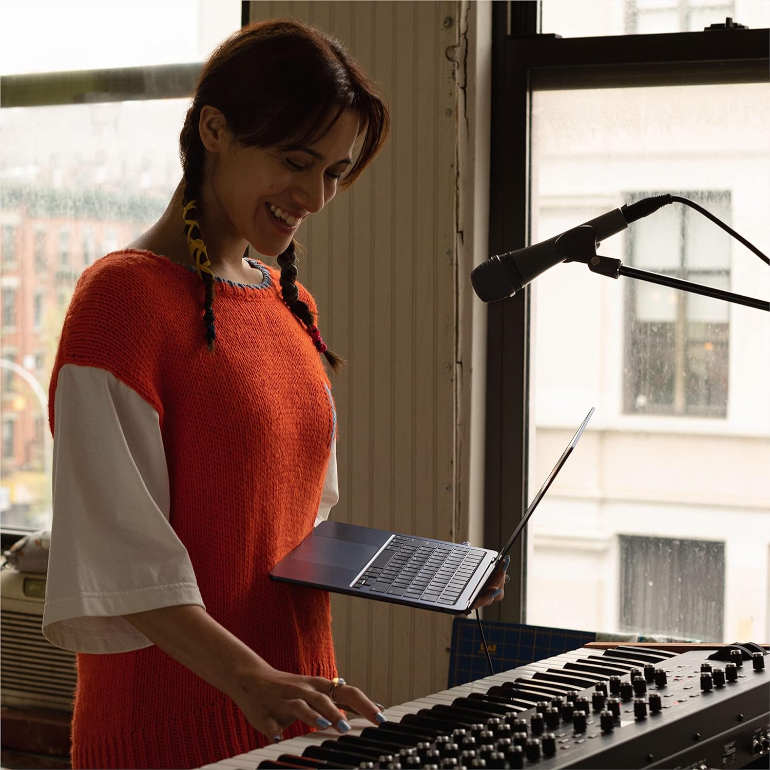 Apple 2022 MacBook Air laptop with M2 chip: 13.6-inch Liquid Retina display, 8GB RAM, backlit keyboard, 1080p FaceTime HD camera