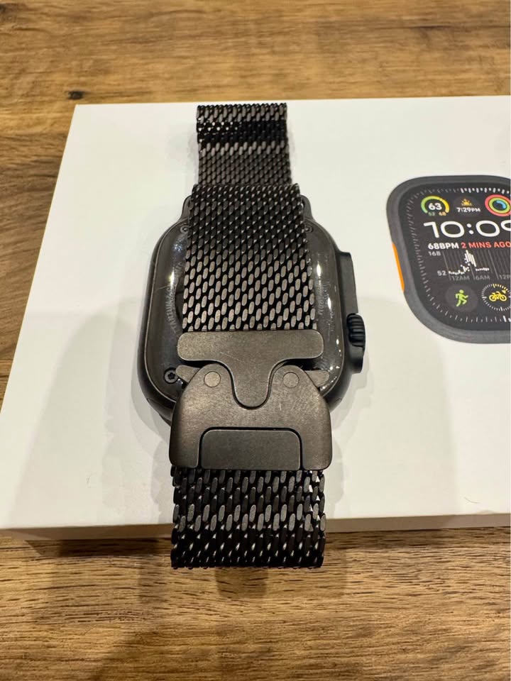 Apple Watch Ultra 2 GPS + Cellular 49mm Titanium Case