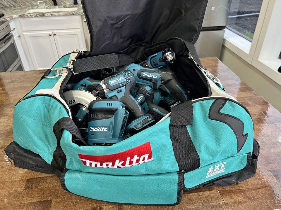 MAKITA - COMPLETE. LIKE NEW