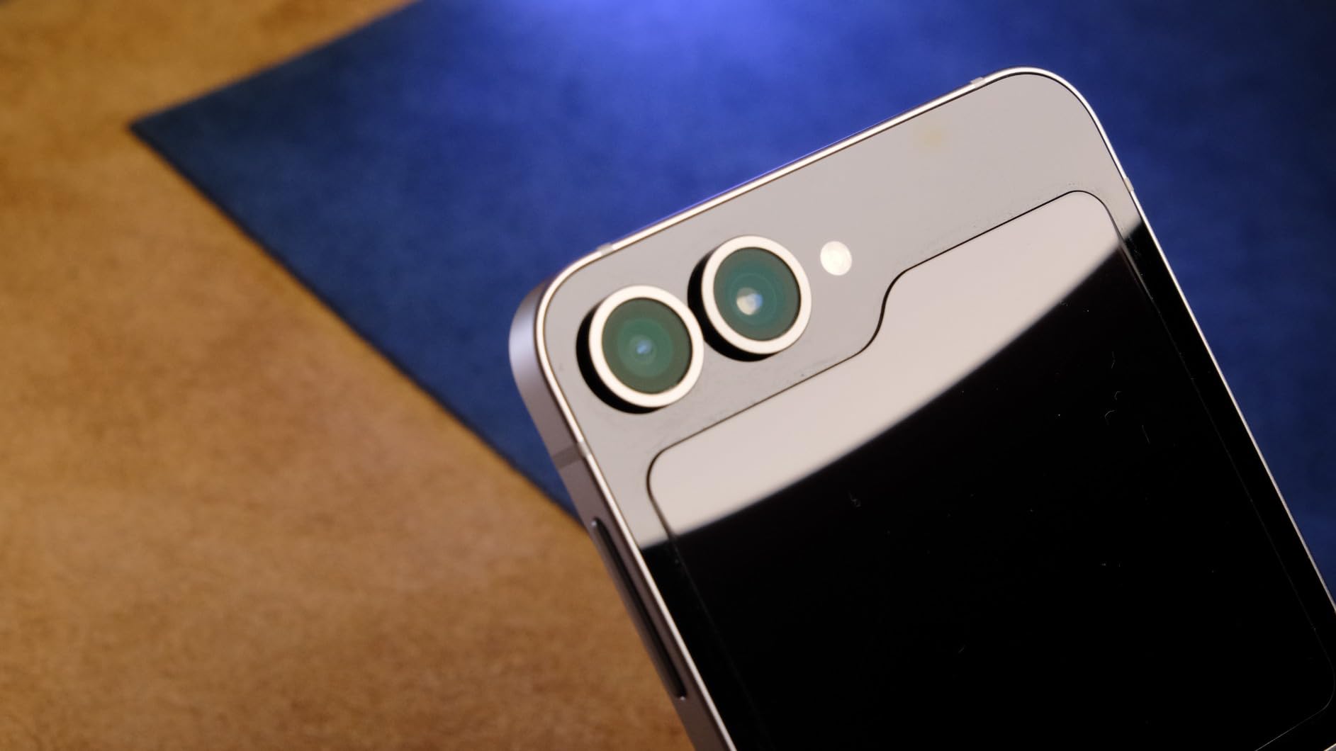 SAMSUNG Galaxy Z Flip 6 AI Cell Phone,  Unlocked Android Smartphone