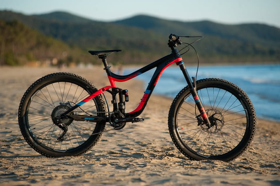 Giant Full E+1 Full Suspension Electric Mountain Bike