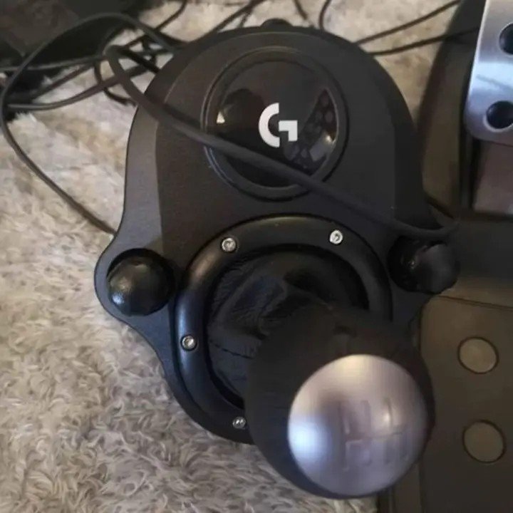 Logitech G920 Driving Force Racing Wheel and Floor Pedals