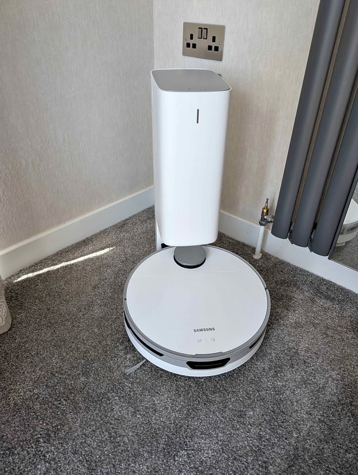 Samsung Jet Bot+ Robotic vacuum With Clean Station