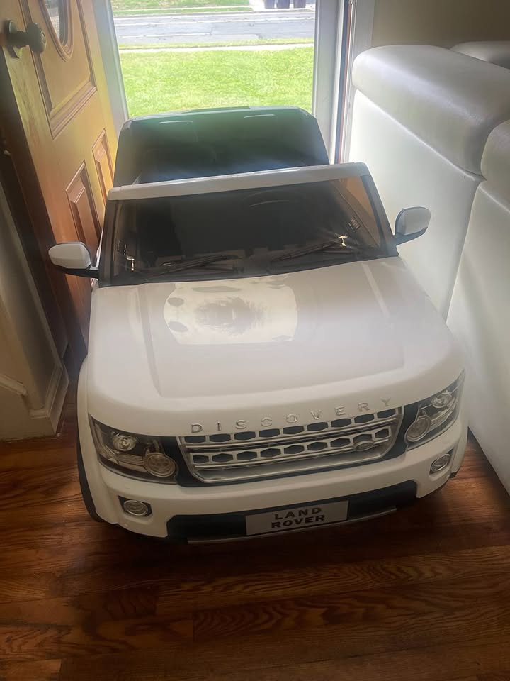 Best Choice Products 12V 3.7 MPH 2-Seater Licensed Lnd Rover Ride On Car Toy w