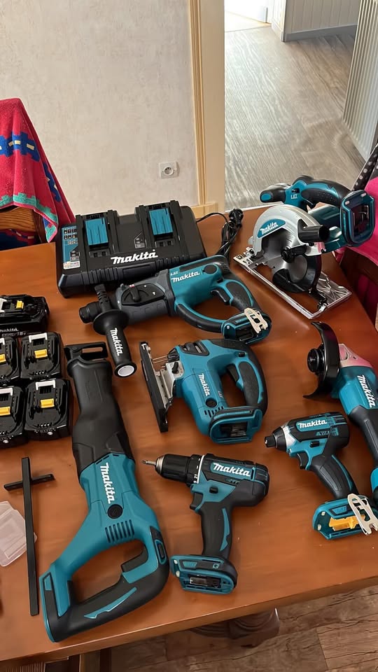 MAKITA - COMPLETE. LIKE NEW