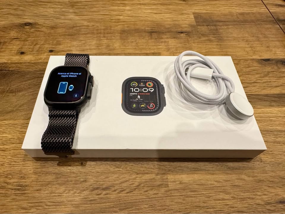 Apple Watch Ultra 2 GPS + Cellular 49mm Titanium Case