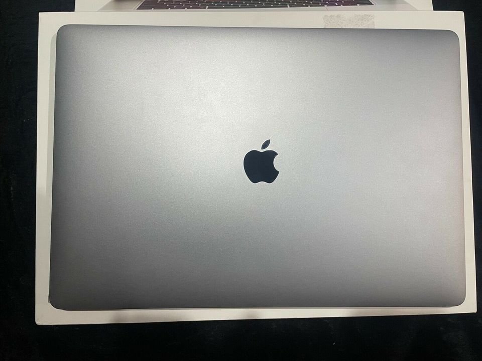 MacBook Pro (16-tommer, 16 GB RAM, 1 TB lagerplads, 2,3 GHz Intel Core i9)