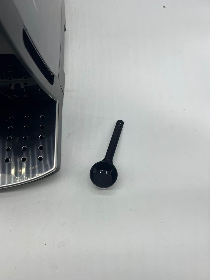 De’Longhi Magnifica S, Automatic Bean to Cup Coffee Machine, Espresso and Cappuccino Maker