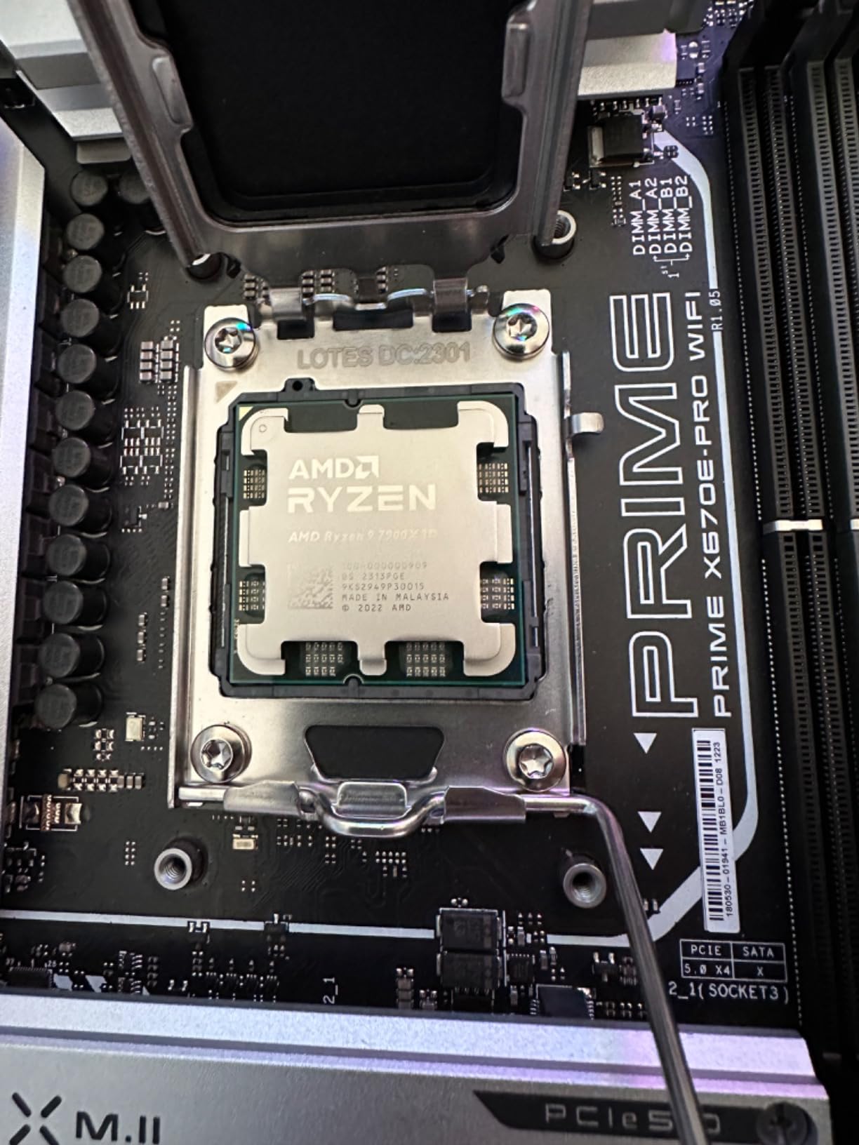 AMD Ryzensets 9 7950X3D Processor with Cooler