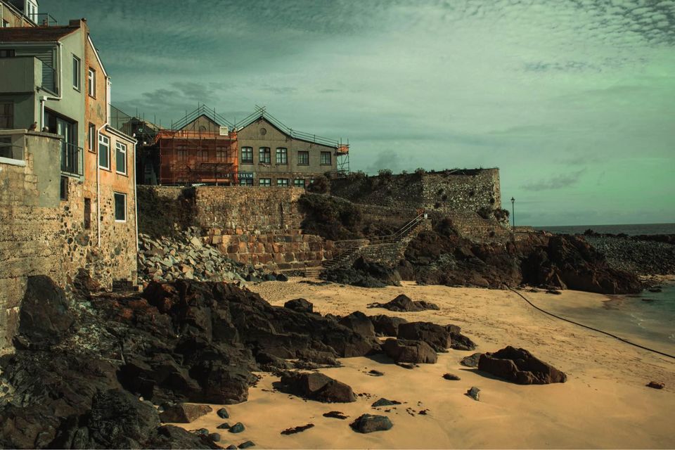 Canon 2000D + EF-S 18-55 mm