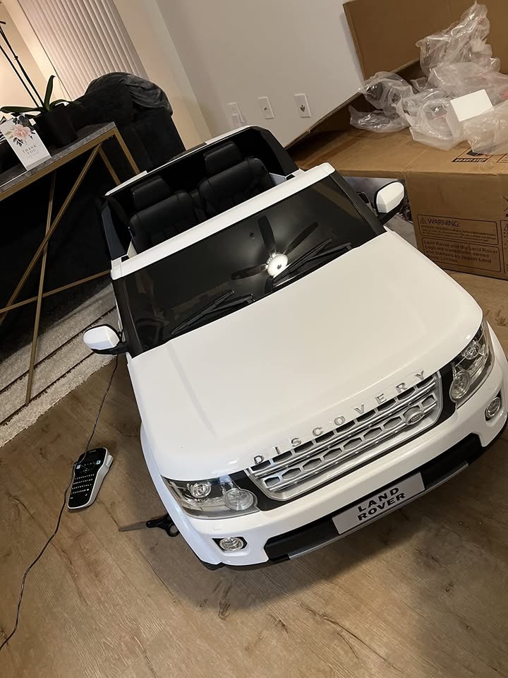 Best Choice Products 12V 3.7 MPH 2-Seater Licensed Lnd Rover Ride On Car Toy w