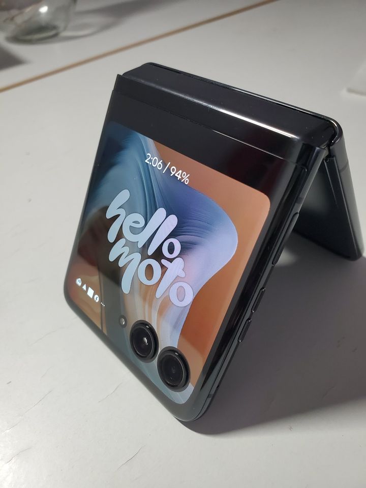 Motorola Razr+ (Plus) 5G 2023.