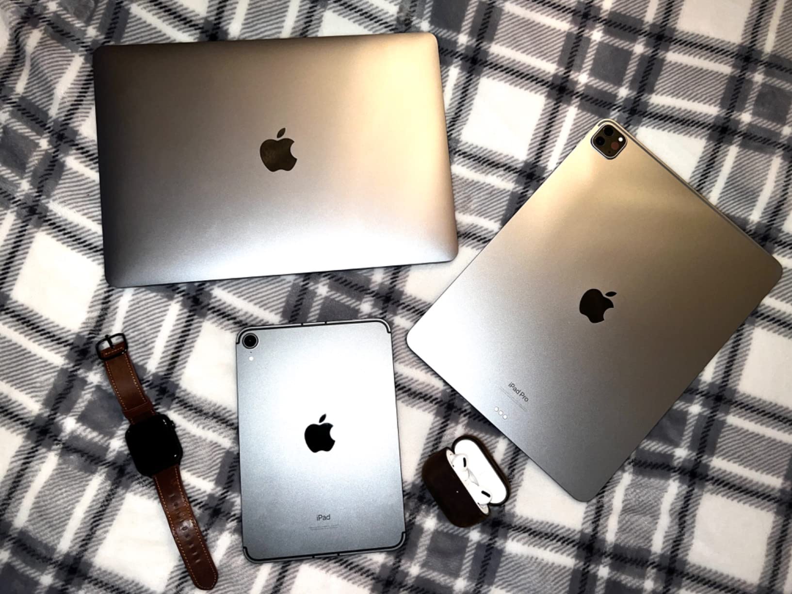 Apple 12.9-inch iPad Pro(6th Generation) Cellular+ WiFi + Apple Pencil