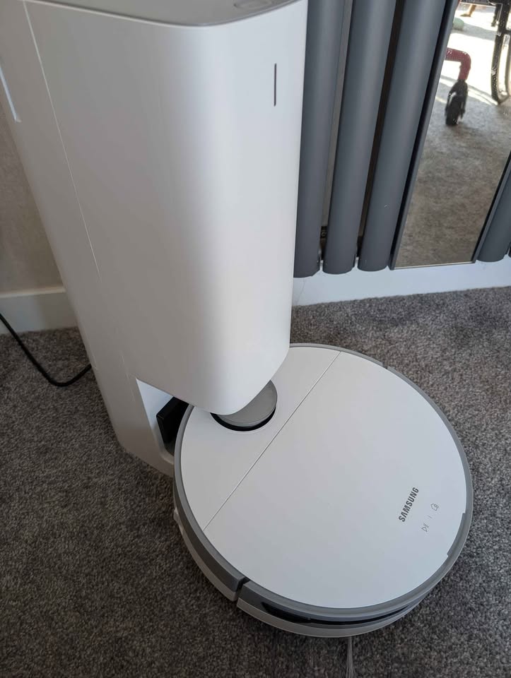 Samsung Jet Bot+ Robotic vacuum With Clean Station