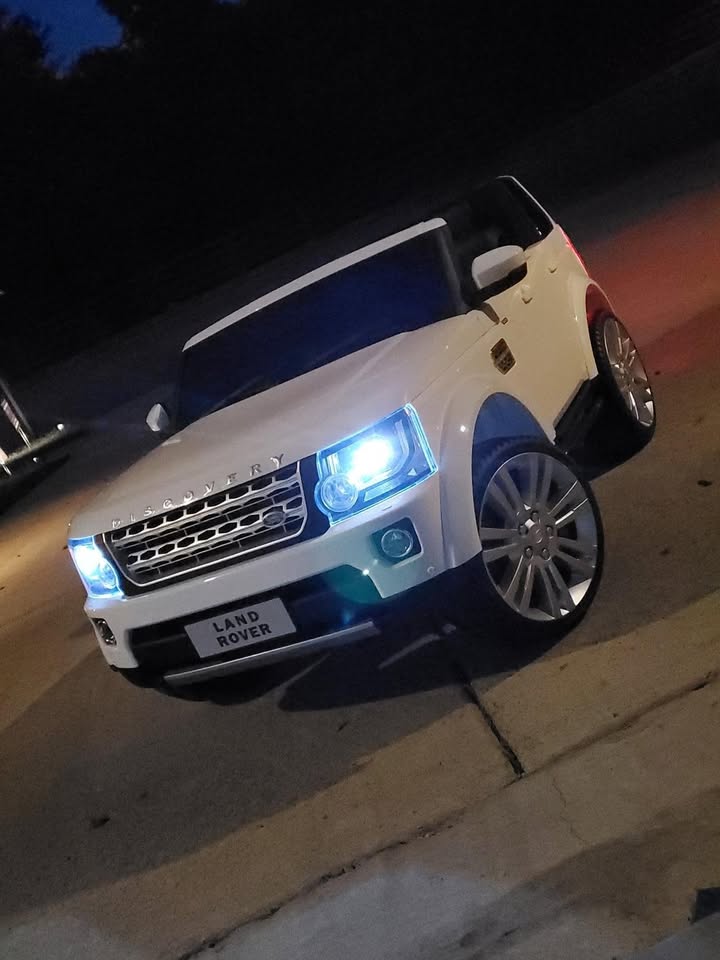 Best Choice Products 12V 3.7 MPH 2-Seater Licensed Lnd Rover Ride On Car Toy w