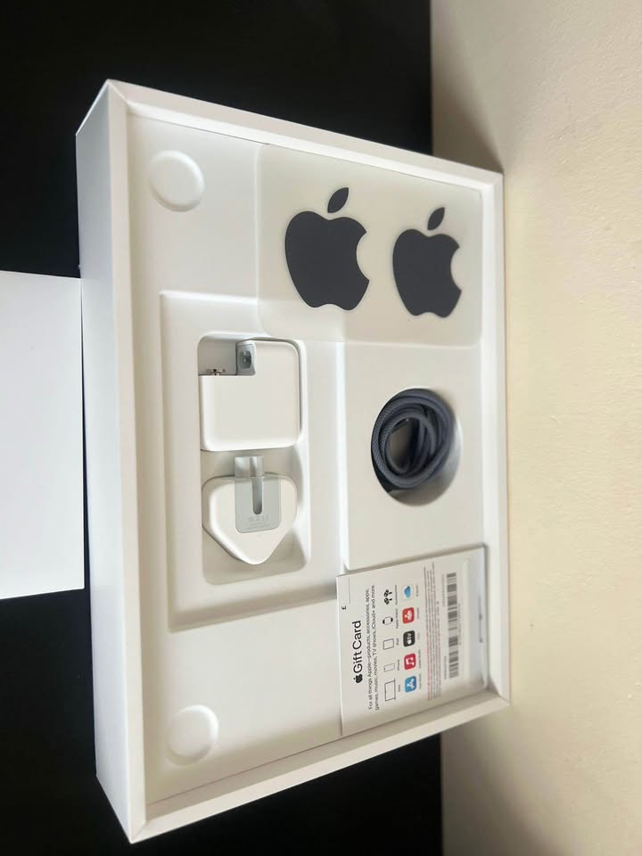 Apple 2024 MacBook Air 13-inch Laptop with M3 chip: 13.6-inch Liquid Retina Display