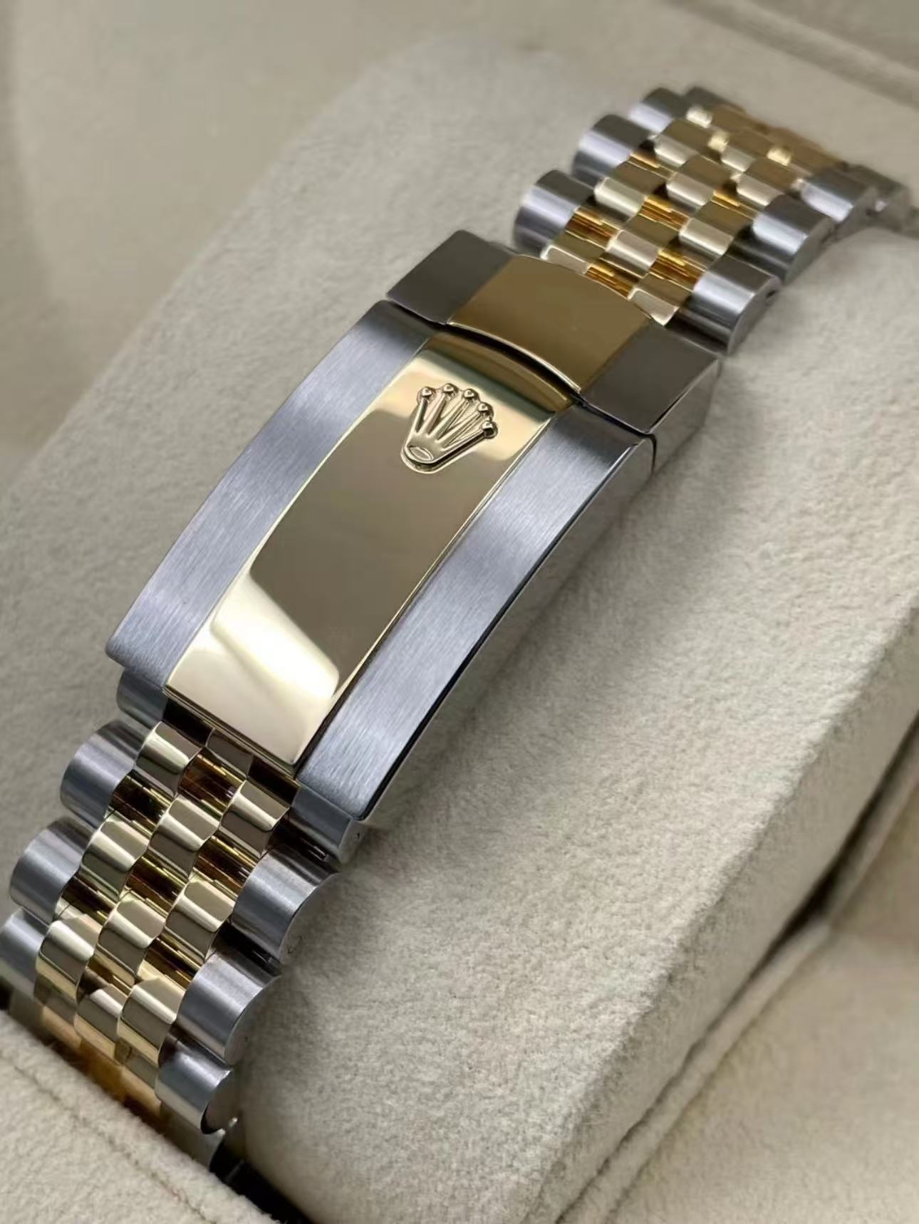 Rolex Datejust 36mm Super Clone Swiss ReplicaWatch Champagne Palm Dial Ref 126233 3235Swiss Movement - SuperClonesRolex