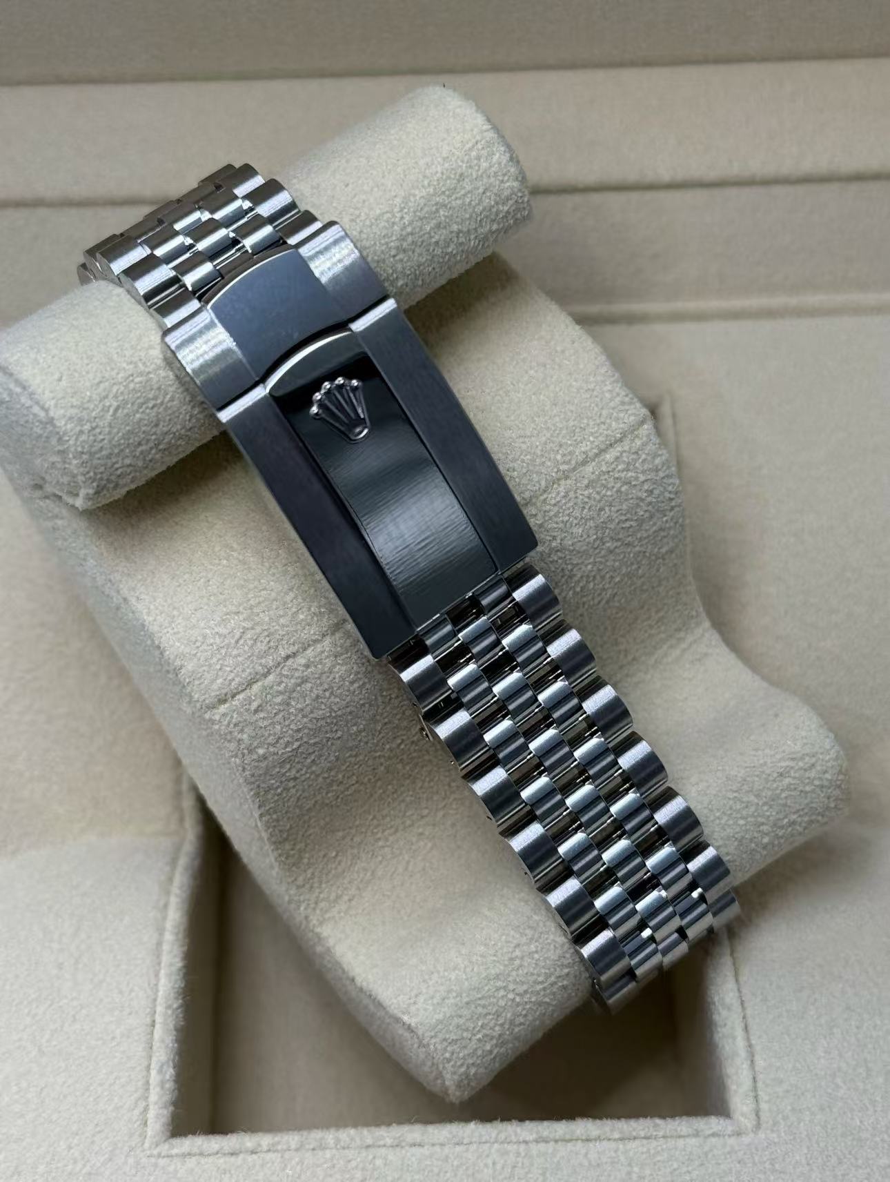 Rolex Datejust 41mm Super Clone Swiss ReplicaWatch  Grey Rhodium Dial Ref 126334 3235S wiss Movement - SuperClonesRolex