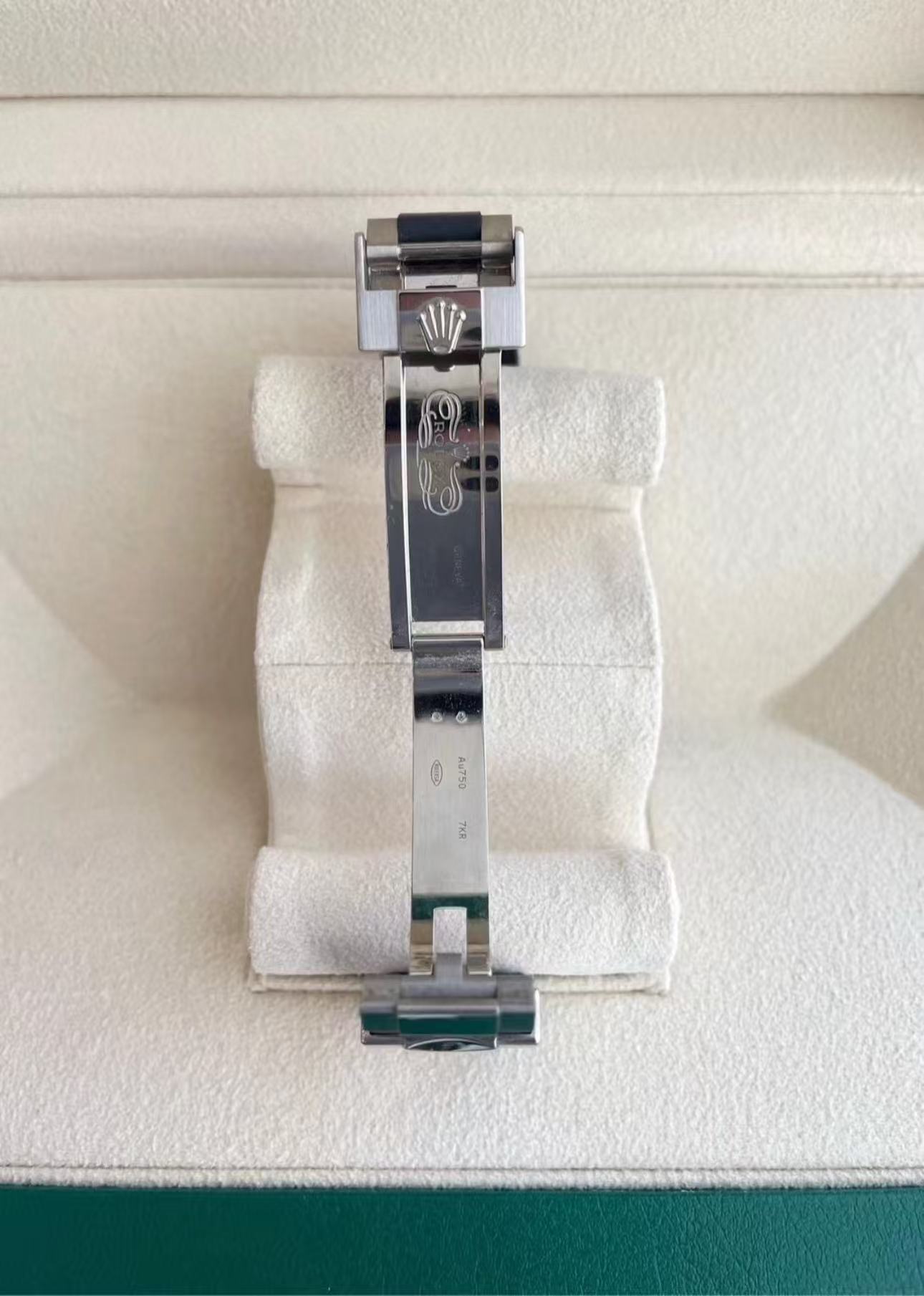 Rolex Yacht Master White Gold Super Clone SwissReplica Watch OysterFlex Rubber Strap Ref 226659-3235 Swiss Movement - SuperClonesRolex