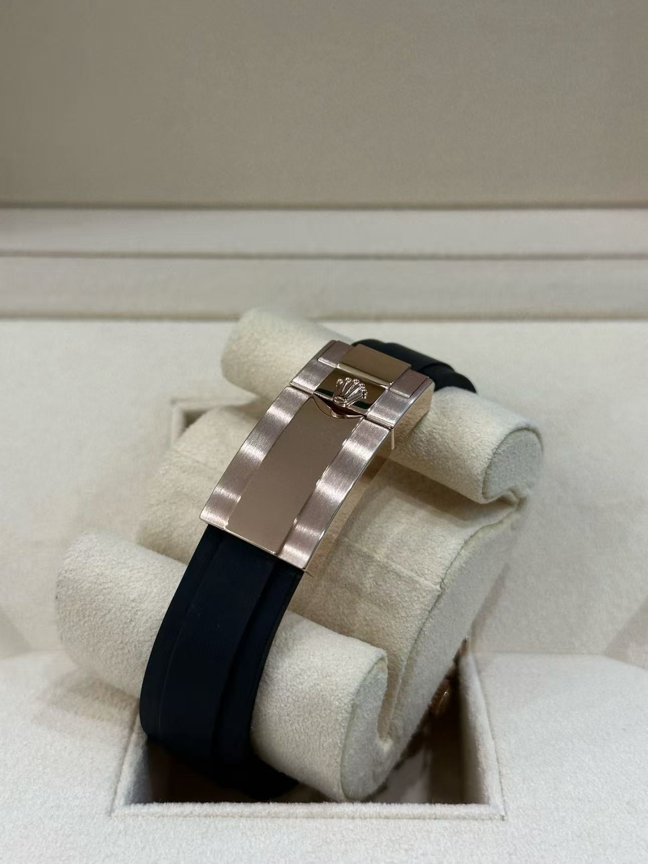 Rolex Daytona 18k Rose Gold Super Clone SwissReplica Watch OysterFlex Rubber Strap Ref 116515LN 4130 Swiss Movement - SuperClonesRolex