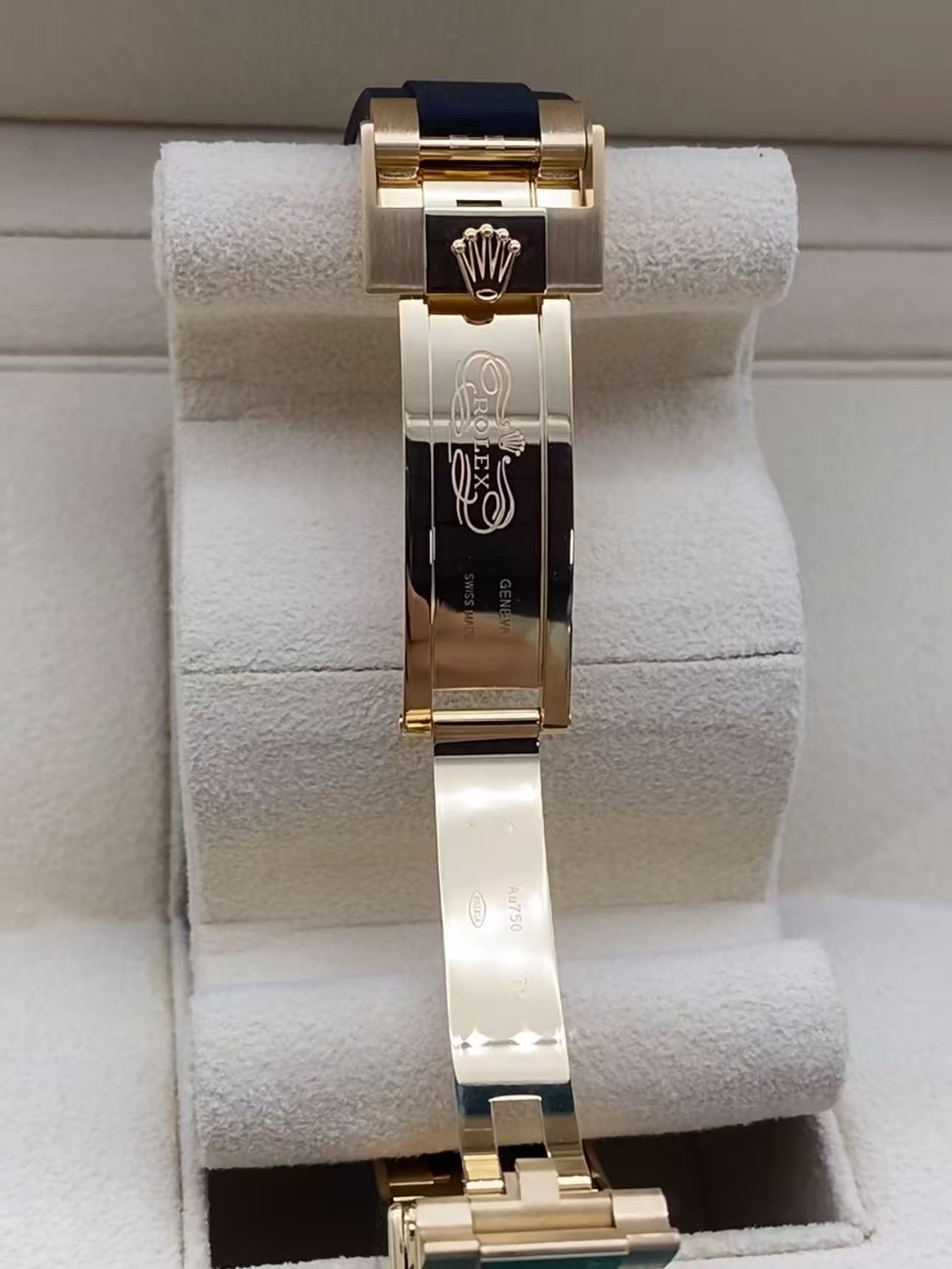 Rolex Yacht Master 18k Yellow Gold Super CloneSwiss Replica Watch OysterFlex Rubber Strap Ref 226658-3235 Swiss Movement - SuperClonesRolex