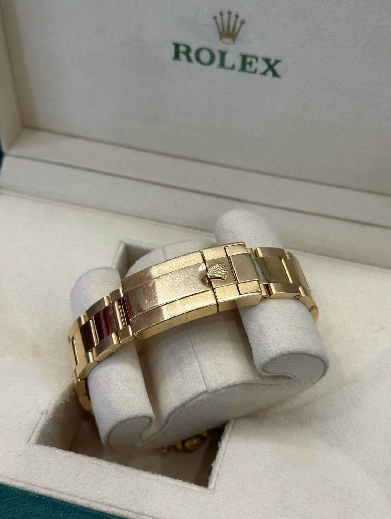 Rolex Daytona Black Dial Super Clone SwissReplica Watch 18kGold Bracelet Ref 116508-4130 Swiss Movement - SuperClonesRolex