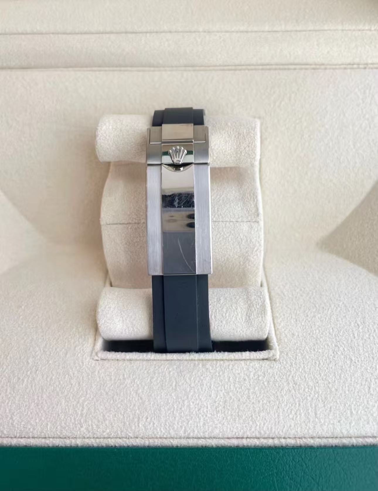 Rolex Yacht Master White Gold Super Clone SwissReplica Watch OysterFlex Rubber Strap Ref 226659-3235 Swiss Movement - SuperClonesRolex