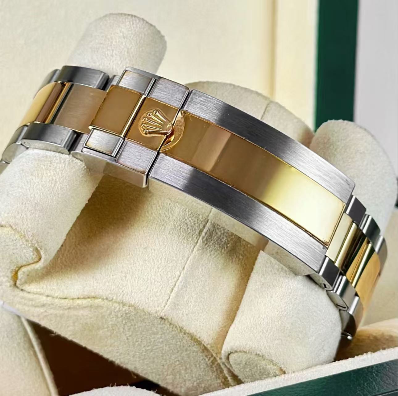 Rolex Submariner Black Dial Two Tone SuperClone Swiss Replica Watch Ref 126613LN 3235Swiss Movement - SuperClonesRolex