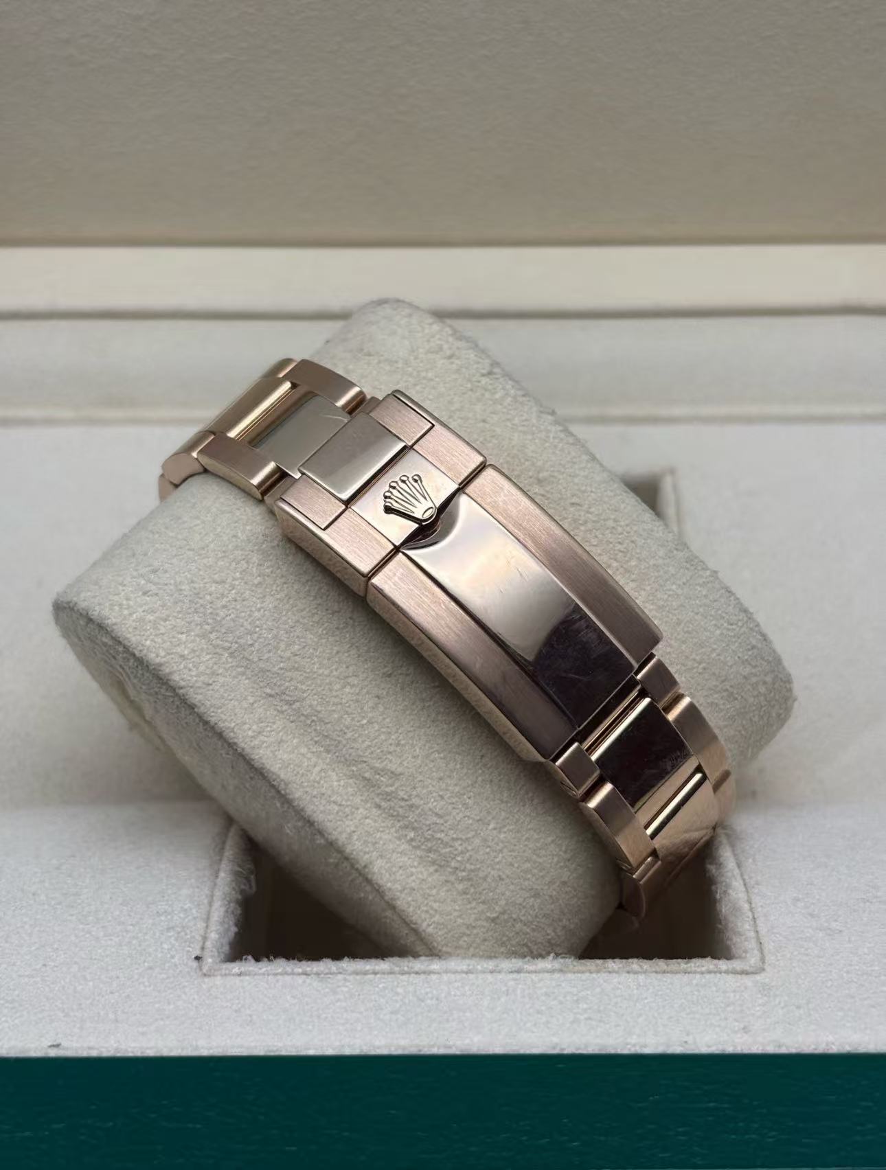 Rolex GMT Masterll Root Beer Super Clone Swiss Replica Watch 18k Rose Gold Ref 126715CHNR-3285 Swiss Movement - SuperClonesRolex