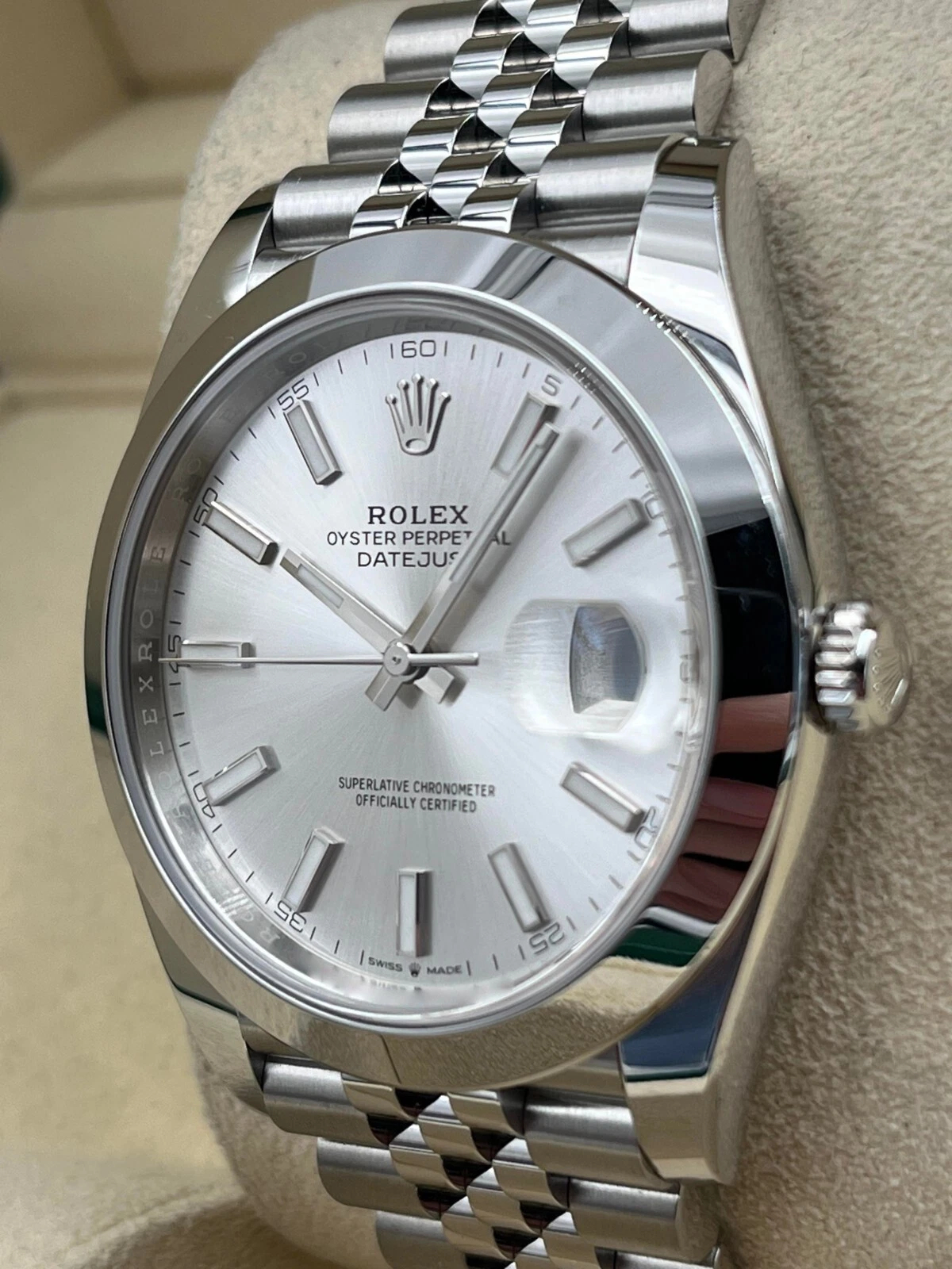 Rolex Datejust 41mm Super Clone Swiss Watch Two Tone Jubilee Bracelet Black Dial Ref M126334-3235 Swiss Movement - SuperClonesRolex