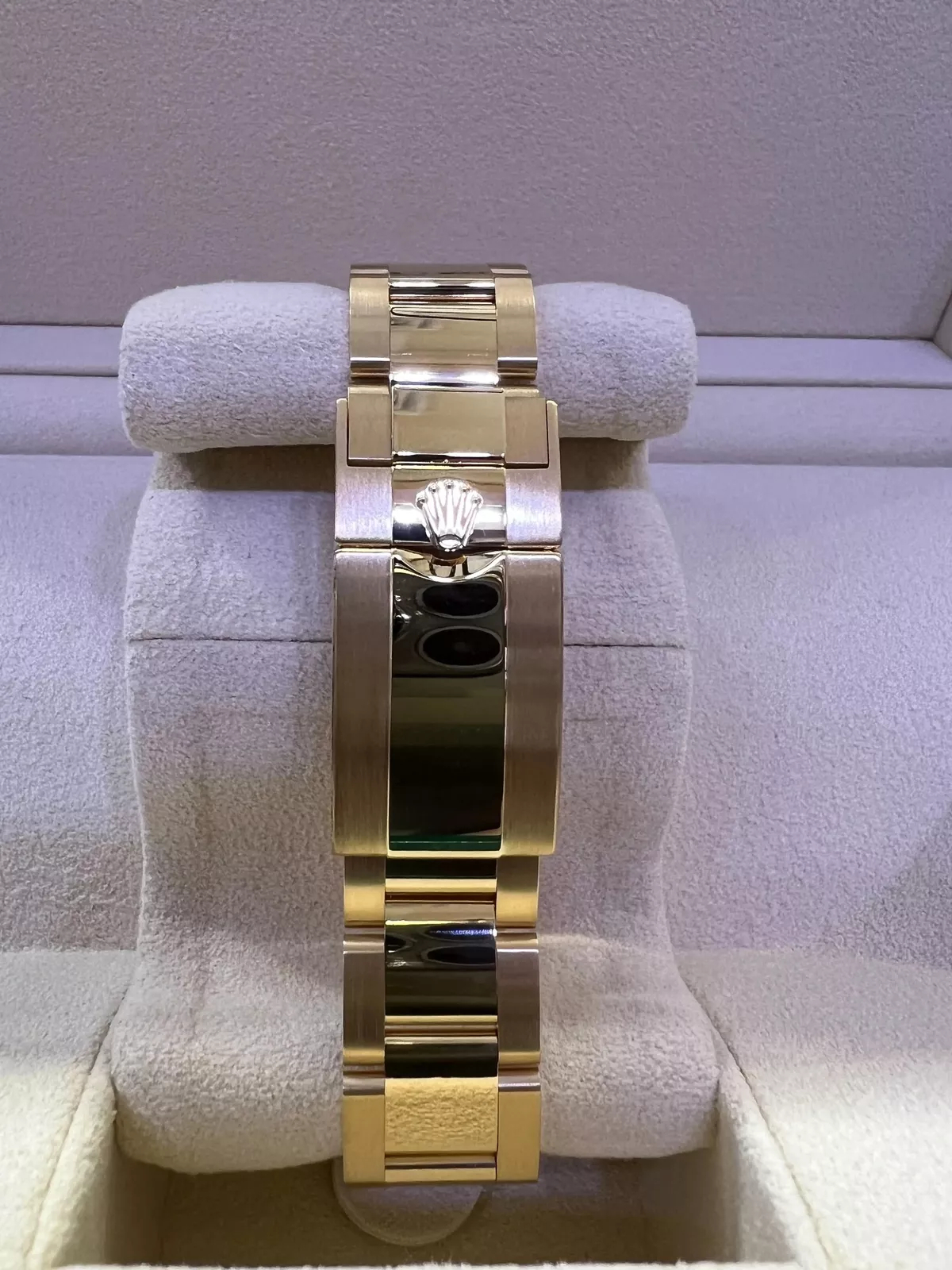 Rolex Daytona Green Dial SuperClone Swiss Replica Watch 18kGold Bracelet Ref 116508-4130S wiss Movement - SuperClonesRolex