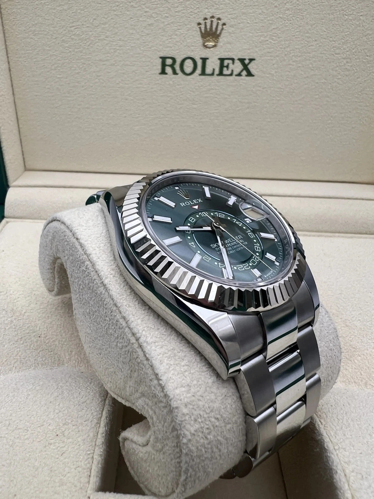 Rolex Sky-Dweller Green Dial Super Clone Swiss ReplicaWatch  Oyster Bracelet Ref 336934 9002 Swiss Movement - SuperClonesRolex