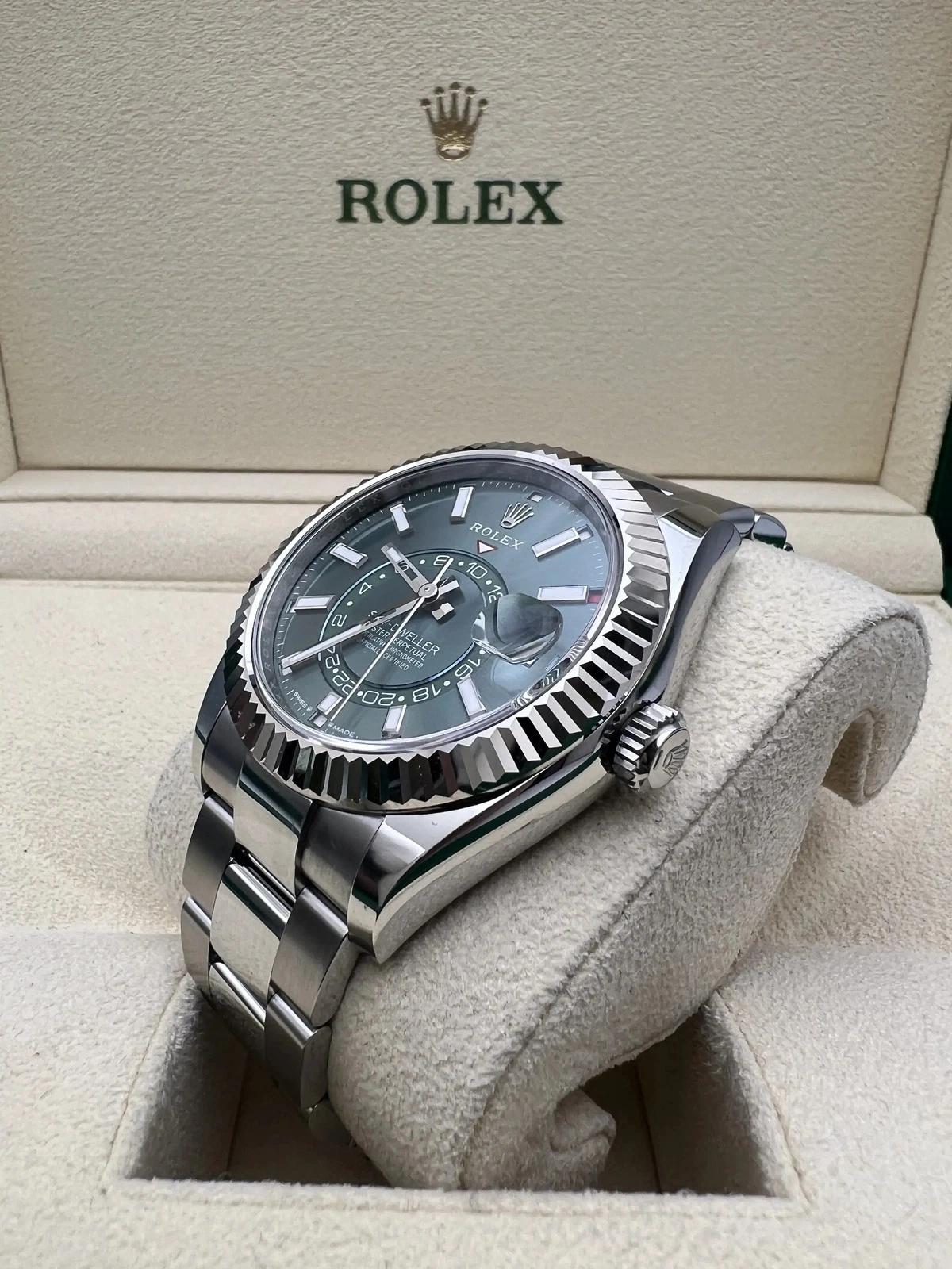 Rolex Sky-Dweller Green Dial Super Clone Swiss ReplicaWatch  Oyster Bracelet Ref 336934 9002 Swiss Movement - SuperClonesRolex