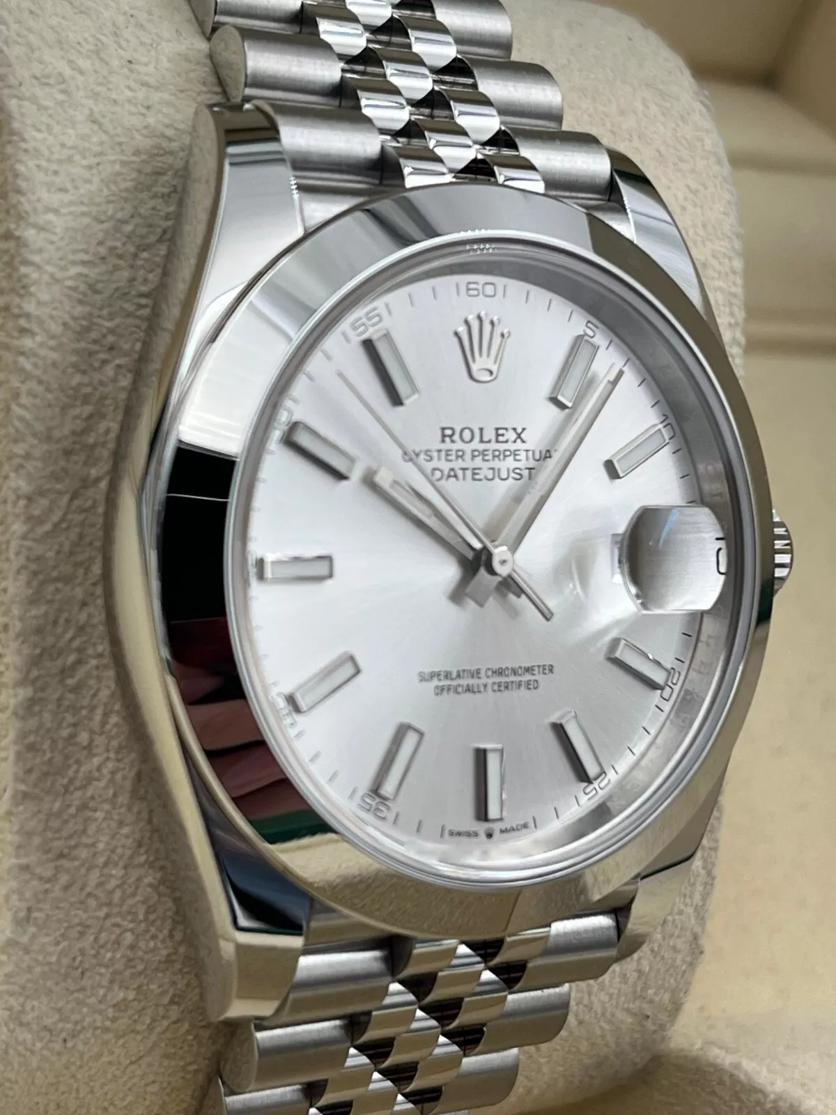 Rolex Datejust 41mm Super Clone Swiss Watch Two Tone Jubilee Bracelet Black Dial Ref M126334-3235 Swiss Movement - SuperClonesRolex