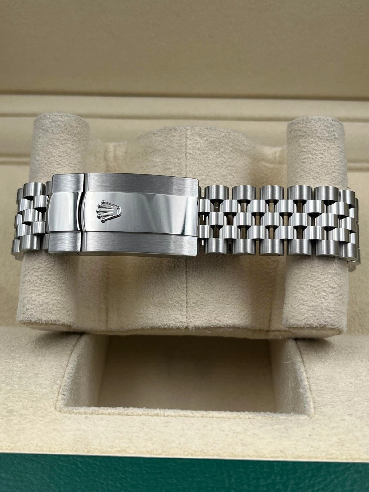 Rolex Datejust 41mm Super Clone Swiss Watch Two Tone Jubilee Bracelet Black Dial Ref M126334-3235 Swiss Movement - SuperClonesRolex