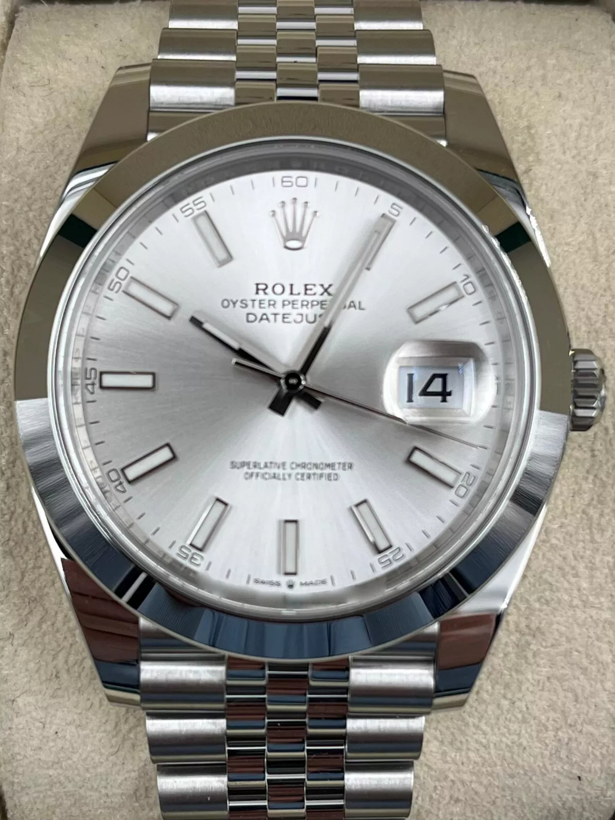 Rolex Datejust 41mm Super Clone Swiss Watch Two Tone Jubilee Bracelet Black Dial Ref M126334-3235 Swiss Movement - SuperClonesRolex