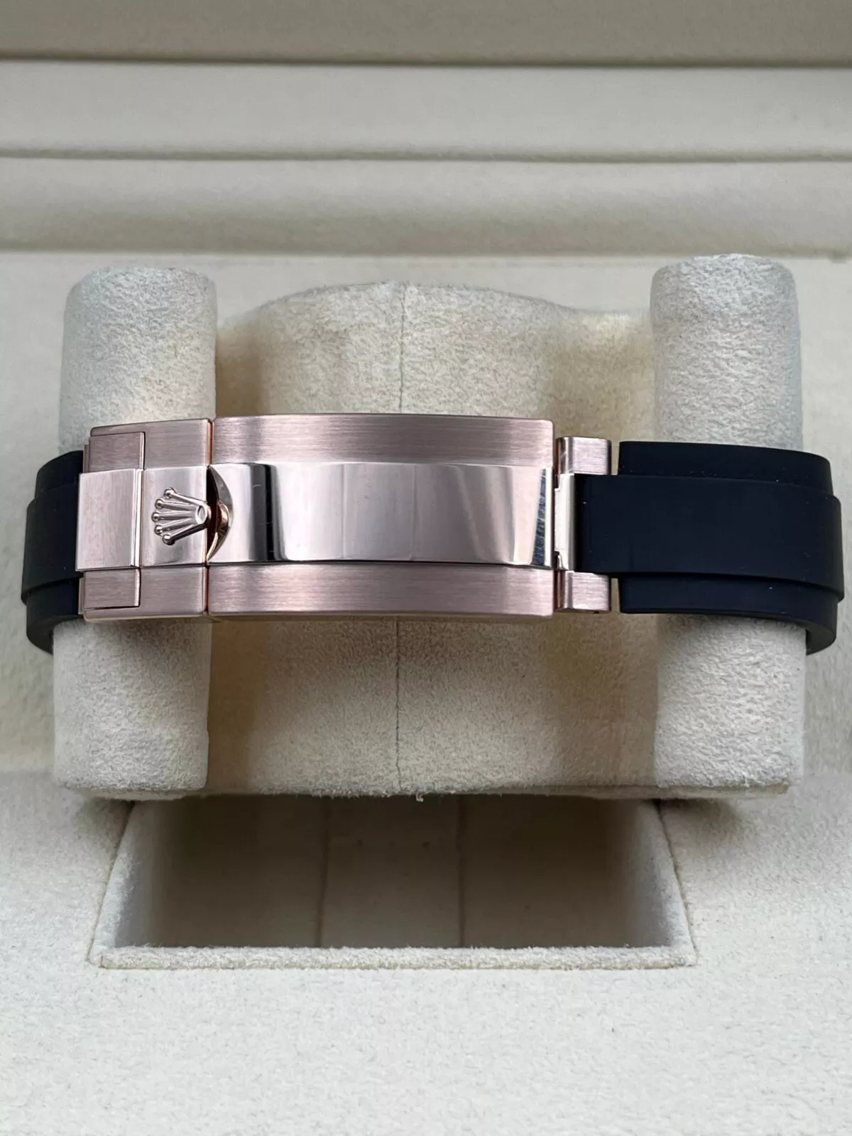 Rolex Yacht Master 18k Rose Gold Super Clone Swiss Replica Watch OysterFlex Rubber Strap Ref 126655 3235 Swiss Movement - SuperClonesRolex